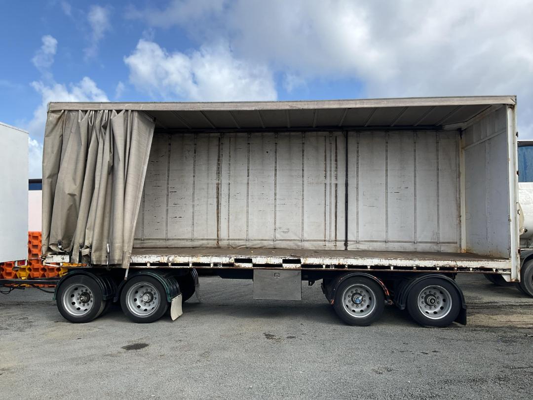 Photo '4' of ROADMASTER FS-4A-8.8 Curtainsider Full