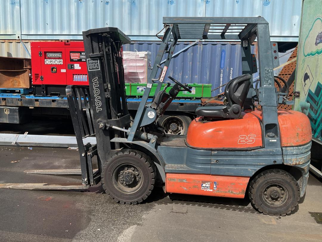 Photo '9' of Toyota 42-6FG25 Forklift Photo '9' of Toyota 42-6FG25 Forklift