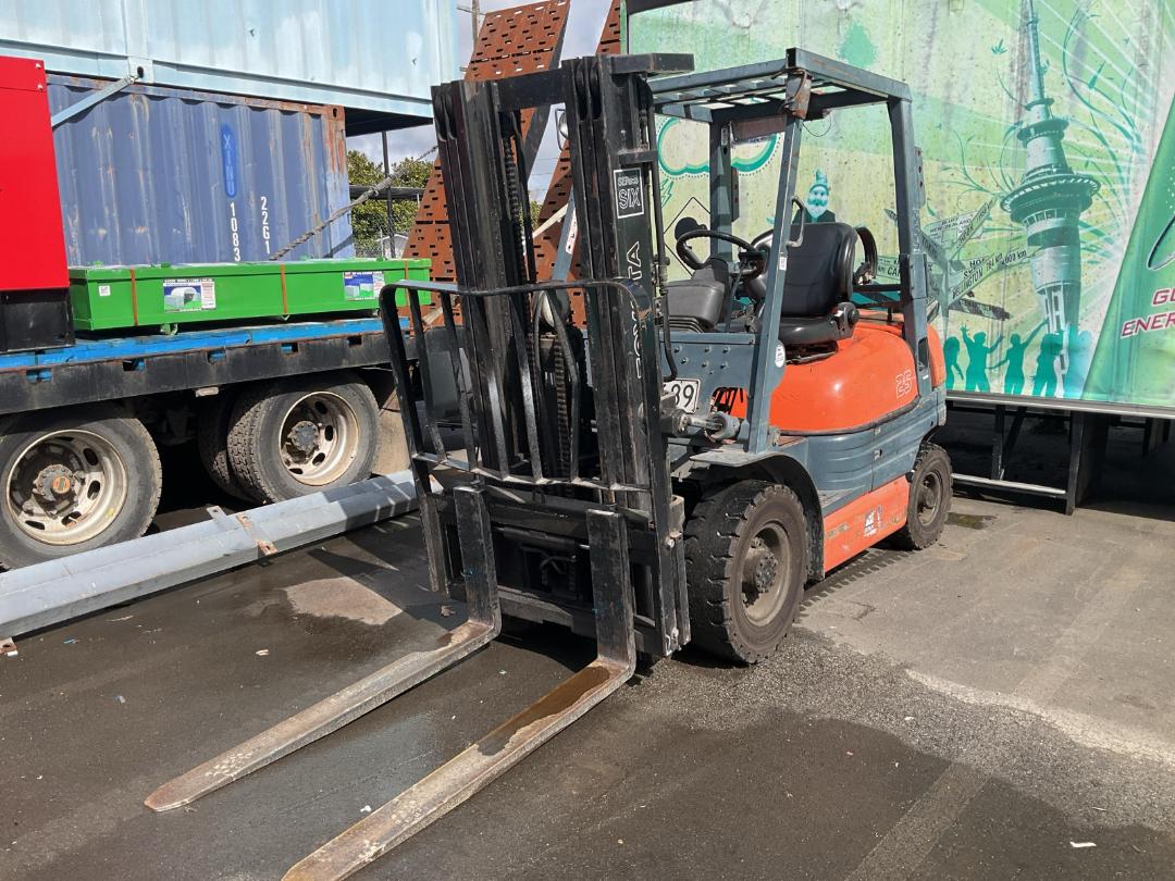 Photo '10' of Toyota 42-6FG25 Forklift Photo '10' of Toyota 42-6FG25 Forklift