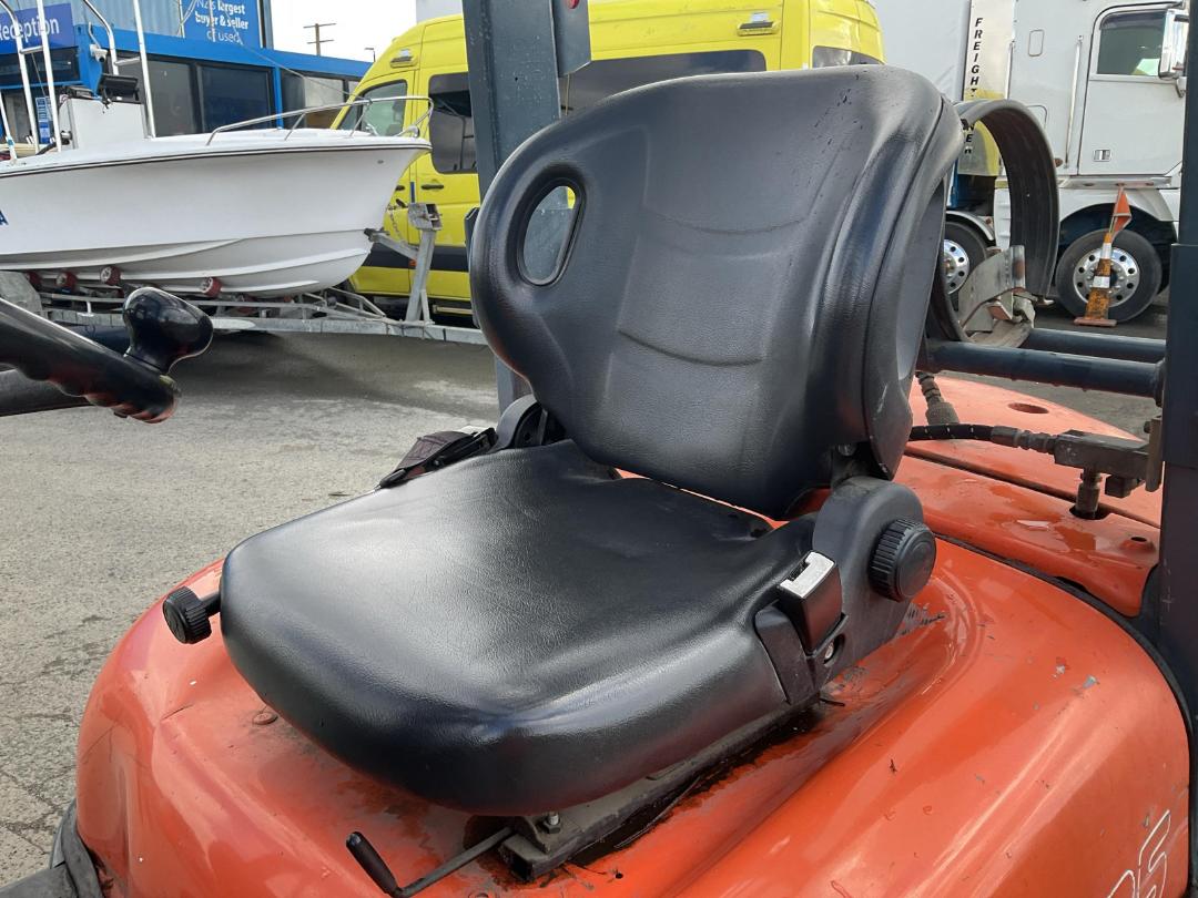 Photo '13' of Toyota 42-6FG25 Forklift Photo '13' of Toyota 42-6FG25 Forklift