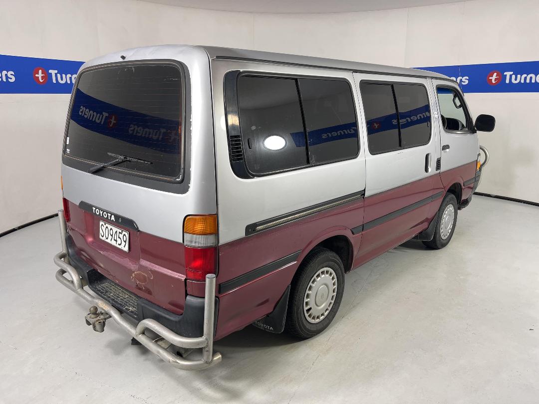 Photo '7' of Toyota Hiace 2.4ZR SR5