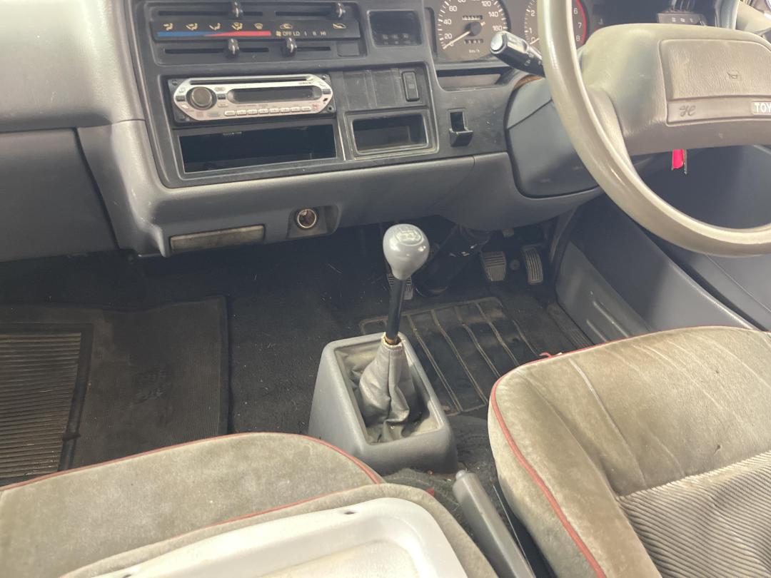 Photo '18' of Toyota Hiace 2.4ZR SR5