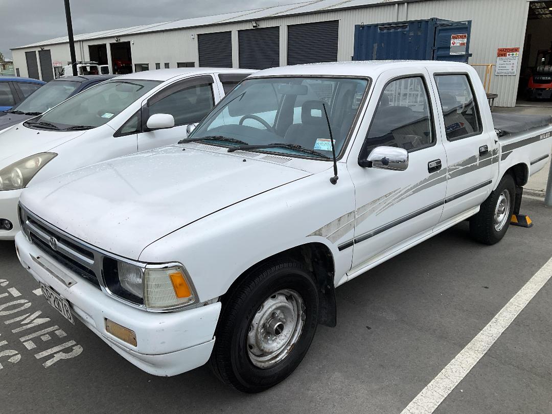 Photo '2' of Toyota Hilux 2.4 SR5 Photo '2' of Toyota Hilux 2.4 SR5