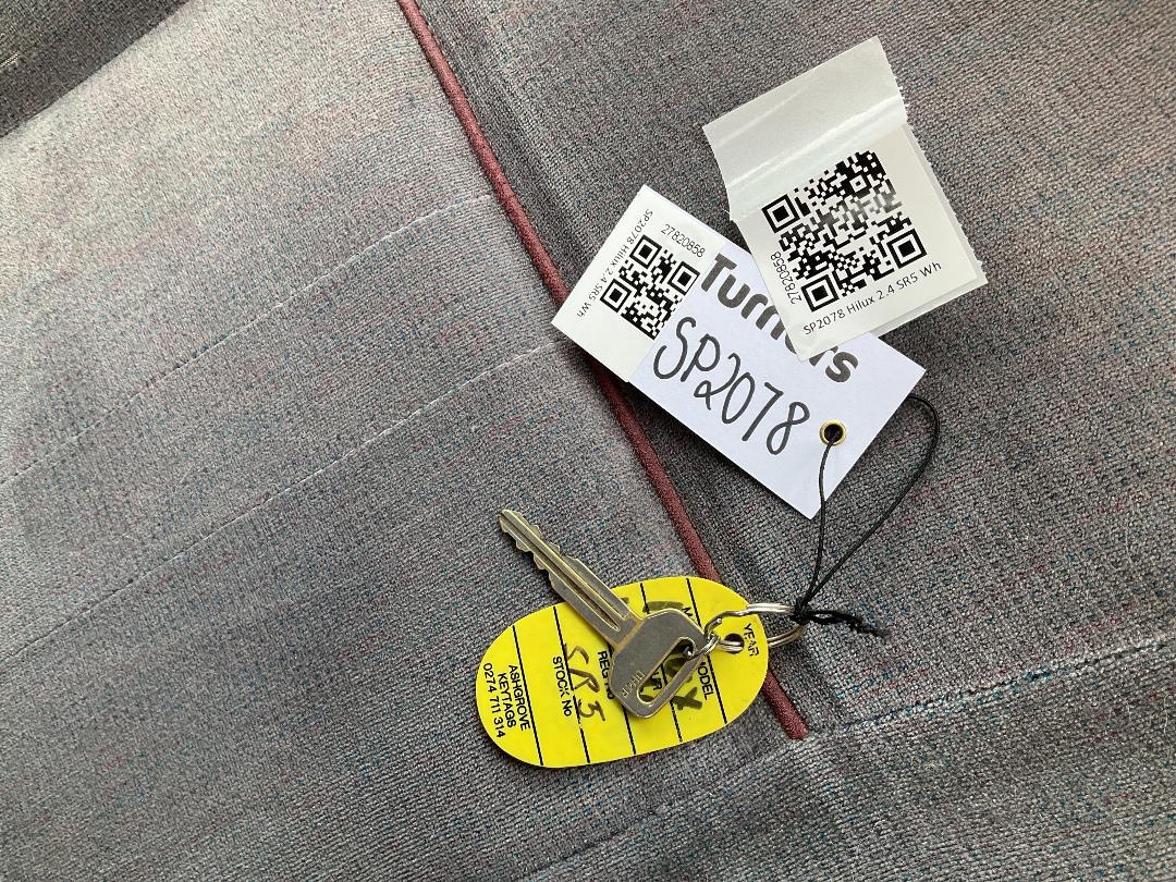 Photo '7' of Toyota Hilux 2.4 SR5 Photo '7' of Toyota Hilux 2.4 SR5