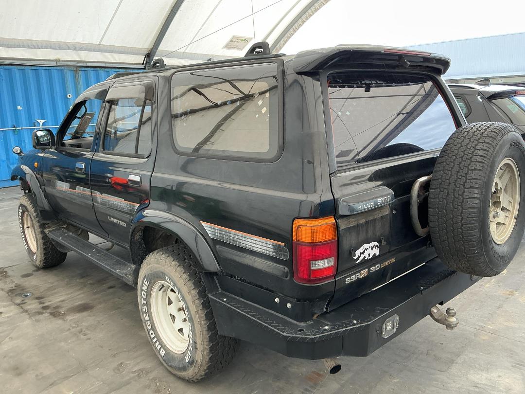 Photo '4' of Toyota Hilux Surf Photo '4' of Toyota Hilux Surf