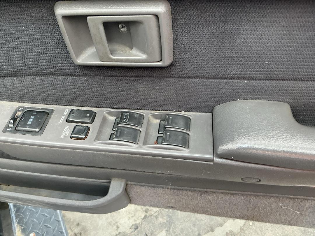 Photo '9' of Toyota Hilux Surf Photo '9' of Toyota Hilux Surf