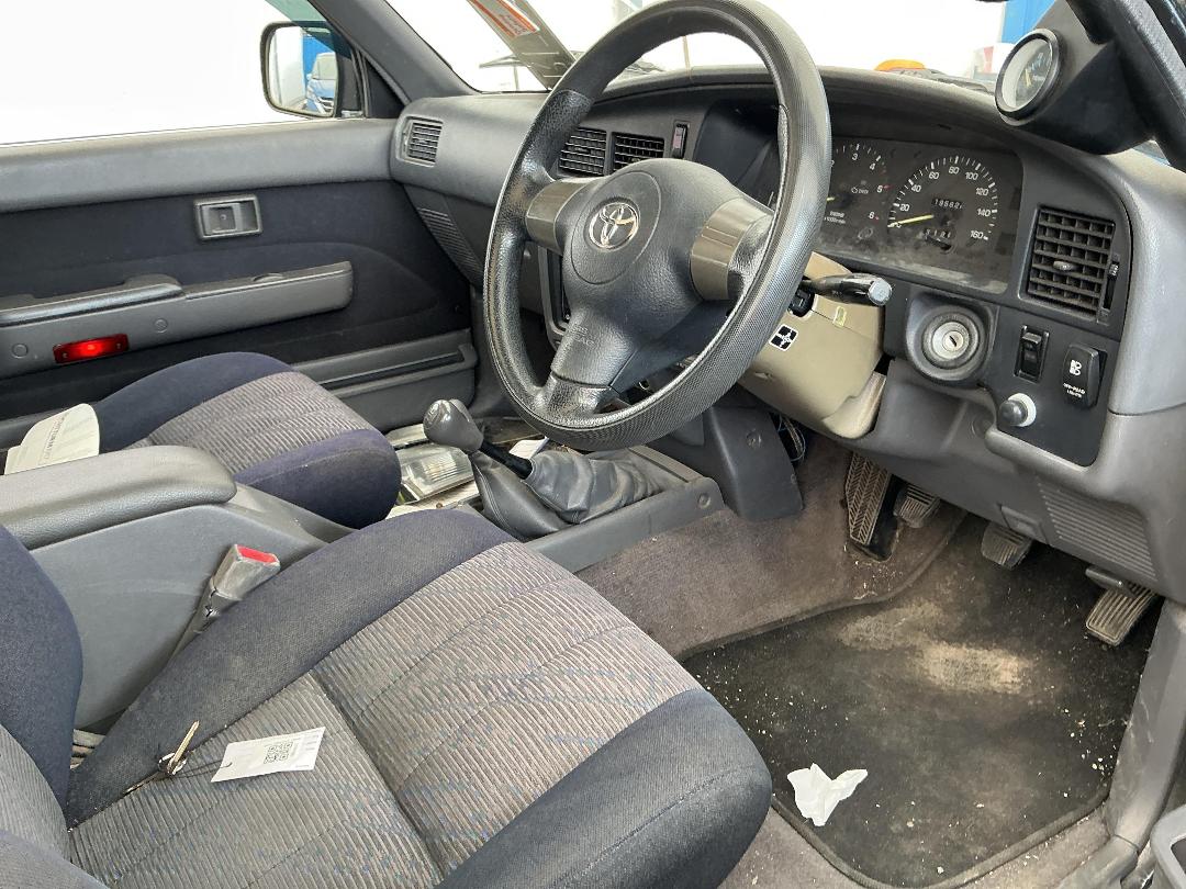 Photo '8' of Toyota Hilux Surf Photo '8' of Toyota Hilux Surf