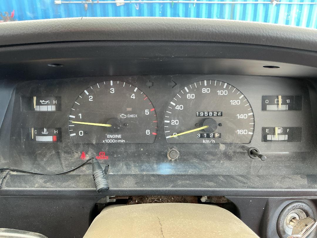 Photo '10' of Toyota Hilux Surf Photo '10' of Toyota Hilux Surf