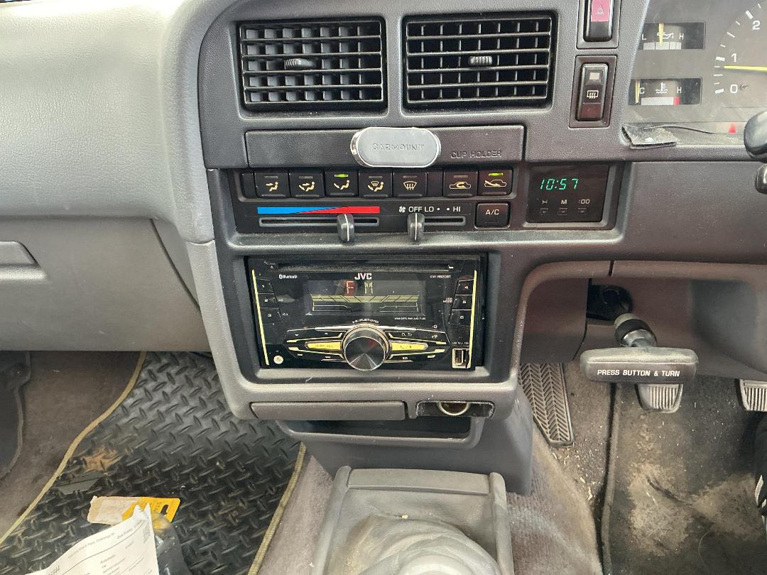 Photo '11' of Toyota Hilux Surf Photo '11' of Toyota Hilux Surf