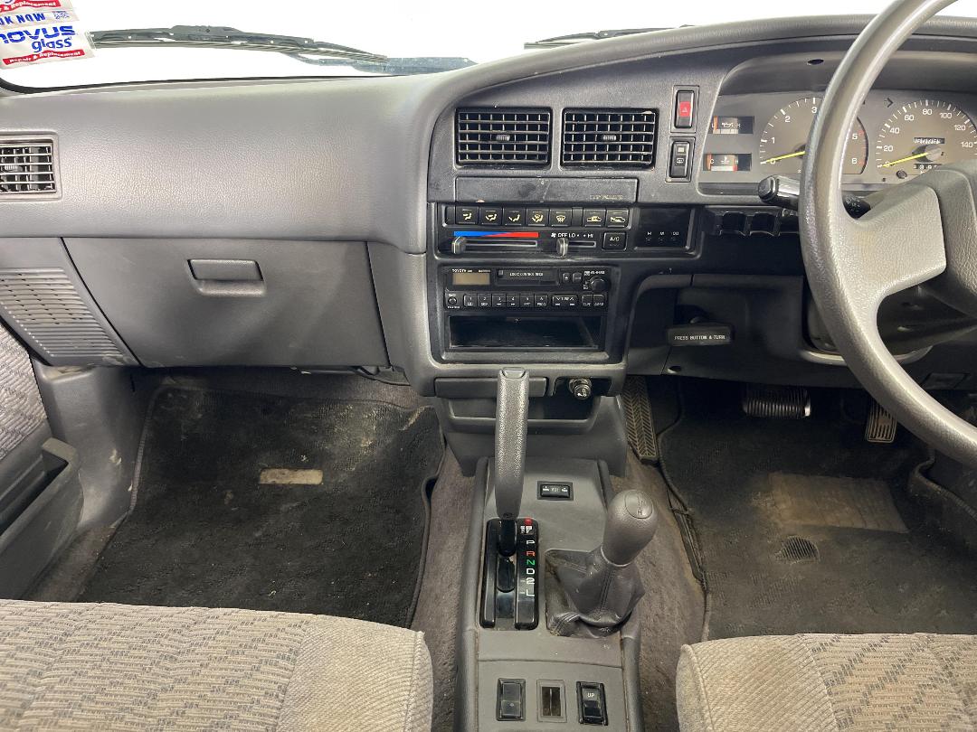 Photo '18' of Toyota Hilux