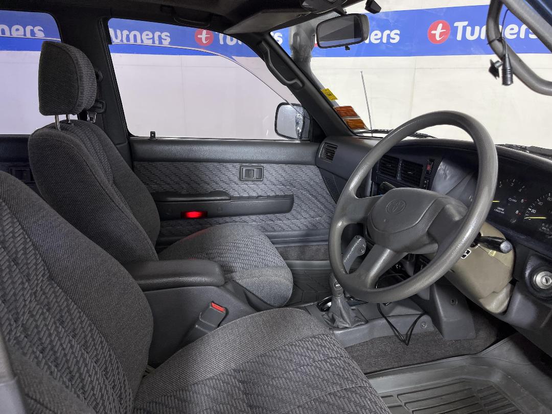 Photo '16' of Toyota Hilux Photo '16' of Toyota Hilux