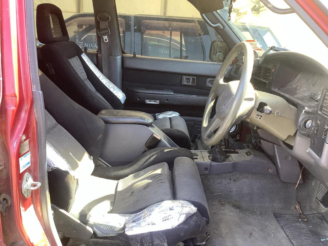 Photo '8' of Toyota Hilux Surf