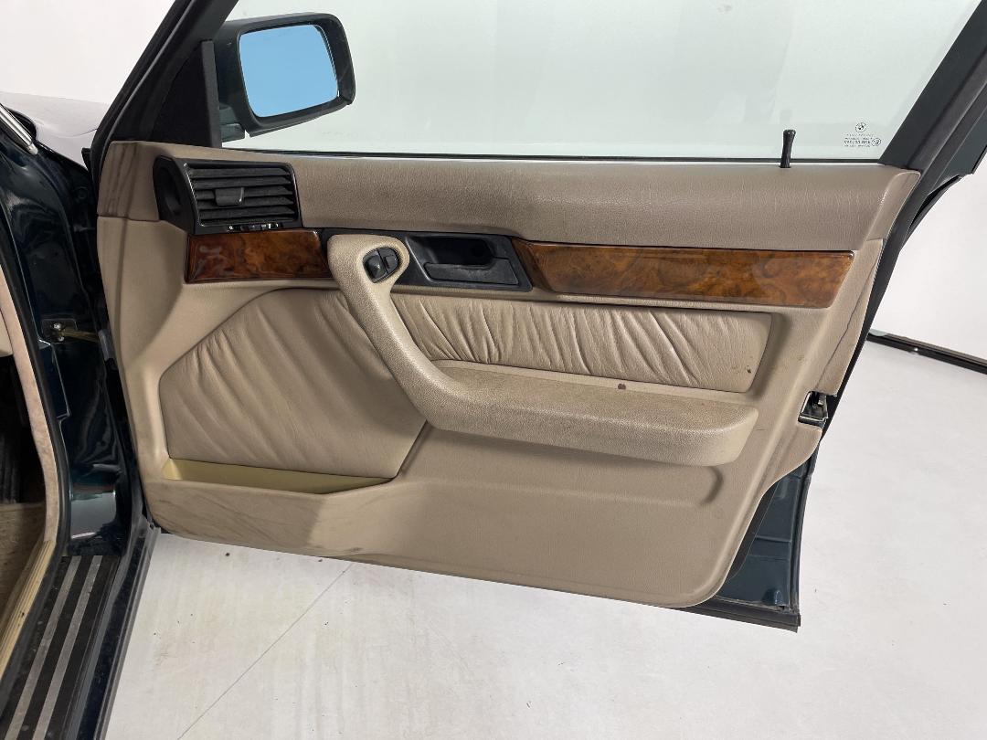 Photo '15' of BMW 5 Series Photo '15' of BMW 5 Series