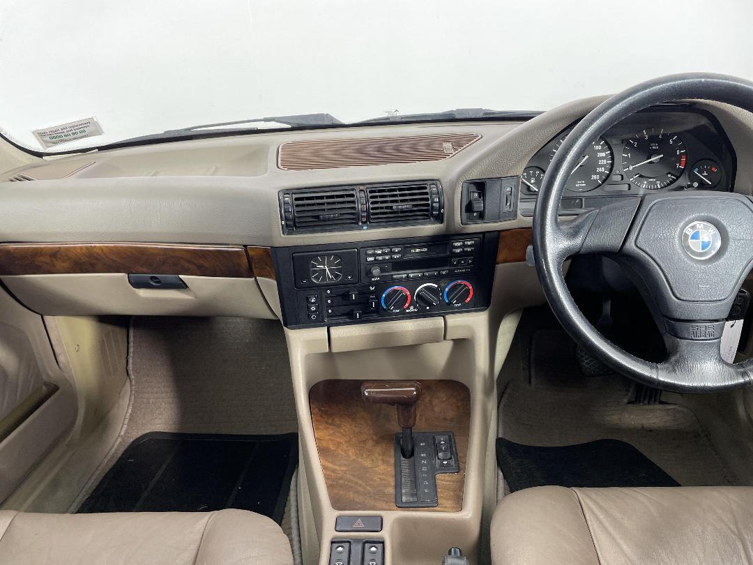 Photo '17' of BMW 5 Series Photo '17' of BMW 5 Series