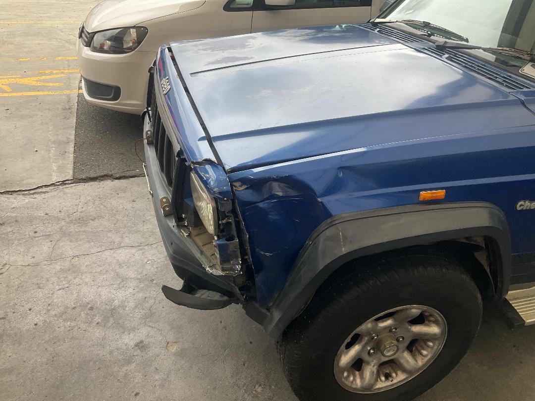 Photo '8' of Chrysler Jeep Cherokee Photo '8' of Chrysler Jeep Cherokee