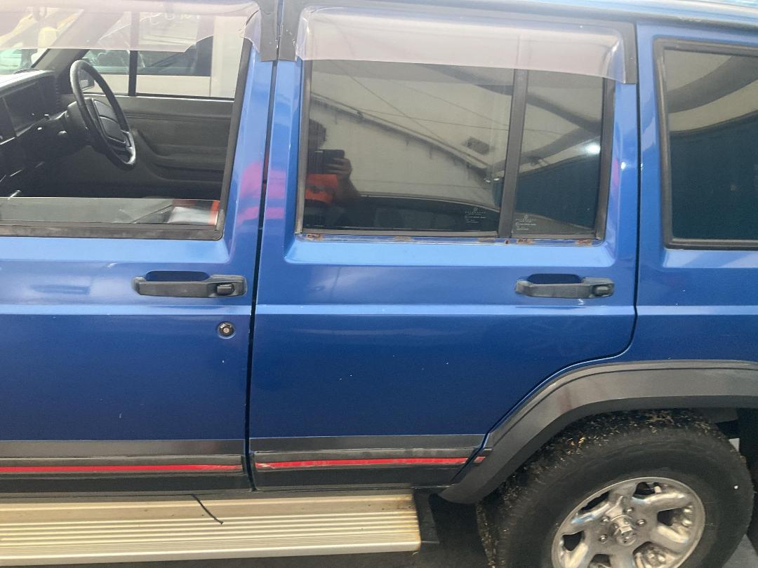 Photo '10' of Chrysler Jeep Cherokee Photo '10' of Chrysler Jeep Cherokee