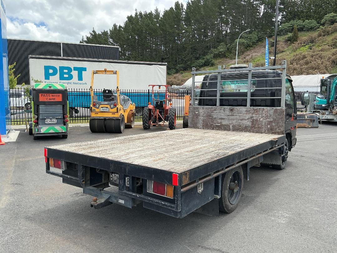 Photo '4' of Isuzu ELF Flat Deck Photo '4' of Isuzu ELF Flat Deck