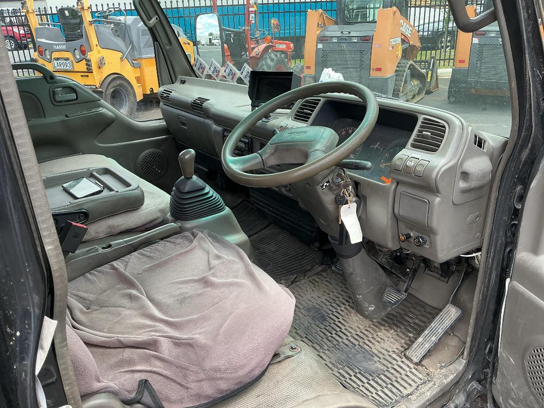 Photo '11' of Isuzu ELF Flat Deck Photo '11' of Isuzu ELF Flat Deck