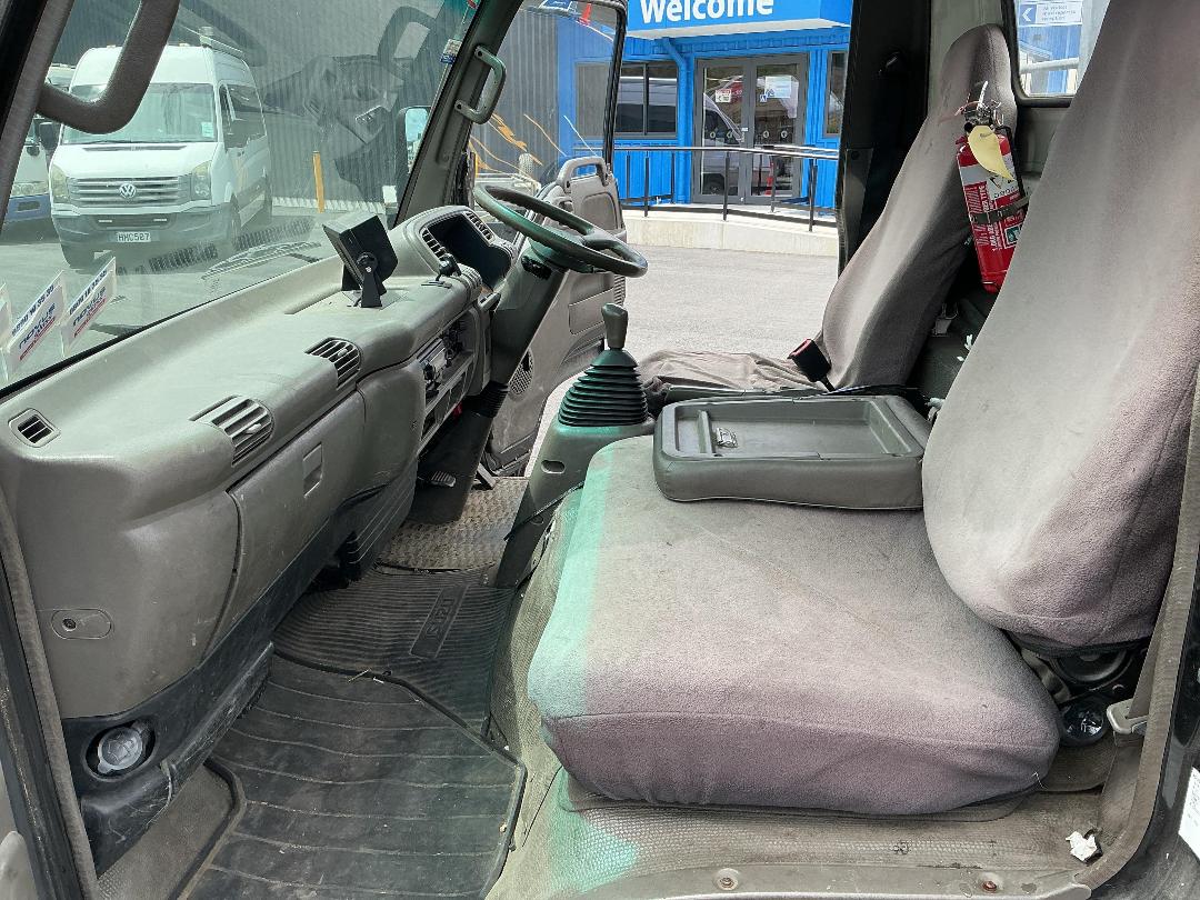 Photo '16' of Isuzu ELF Flat Deck Photo '16' of Isuzu ELF Flat Deck