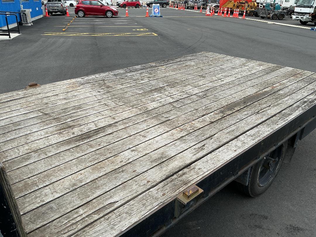 Photo '18' of Isuzu ELF Flat Deck Photo '18' of Isuzu ELF Flat Deck