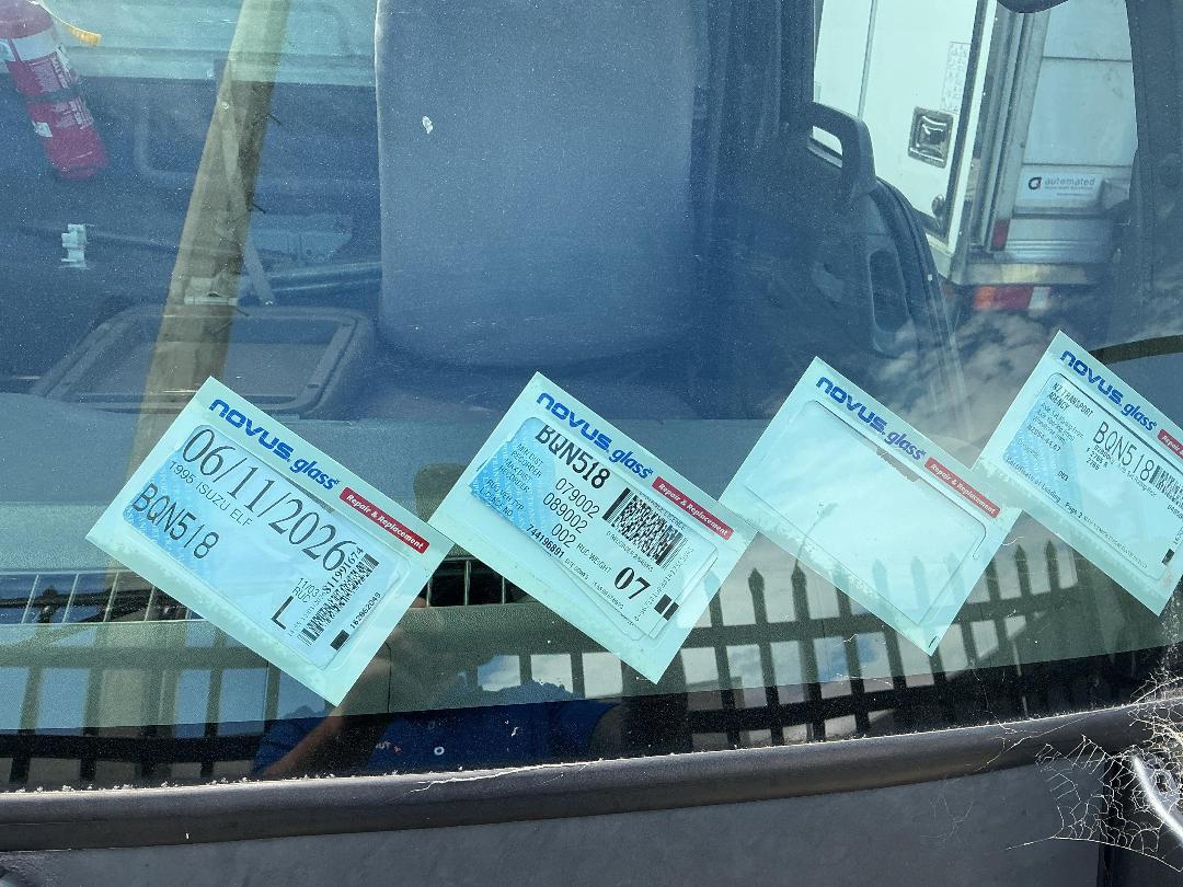 Photo '15' of Isuzu ELF Flat Deck Photo '15' of Isuzu ELF Flat Deck