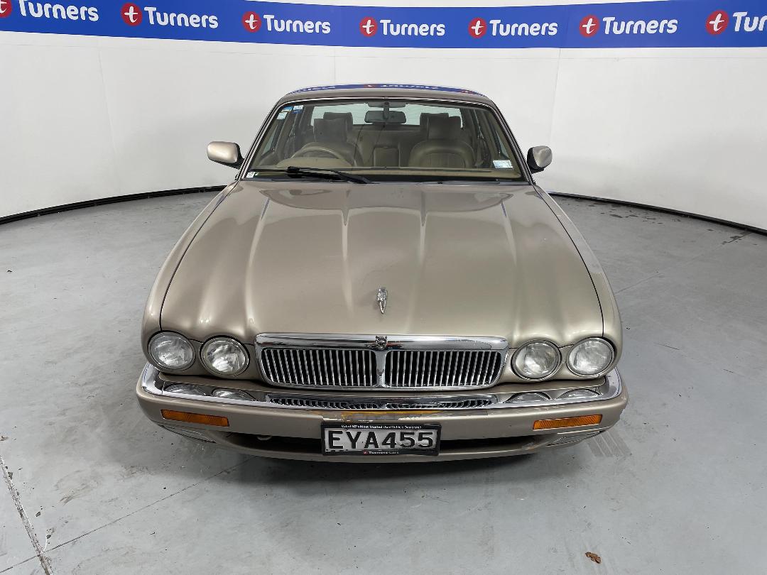 Photo '2' of Jaguar XJ6 Photo '2' of Jaguar XJ6