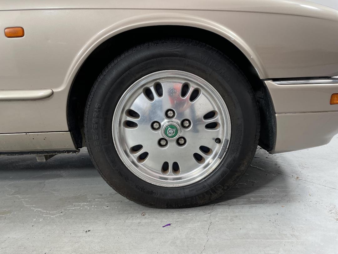 Photo '9' of Jaguar XJ6 Photo '9' of Jaguar XJ6