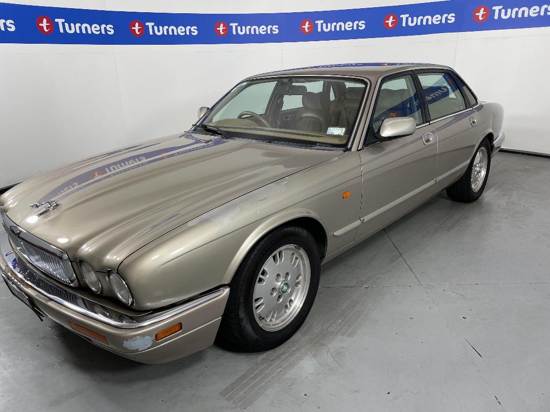 Photo '4' of Jaguar XJ6 Photo '4' of Jaguar XJ6