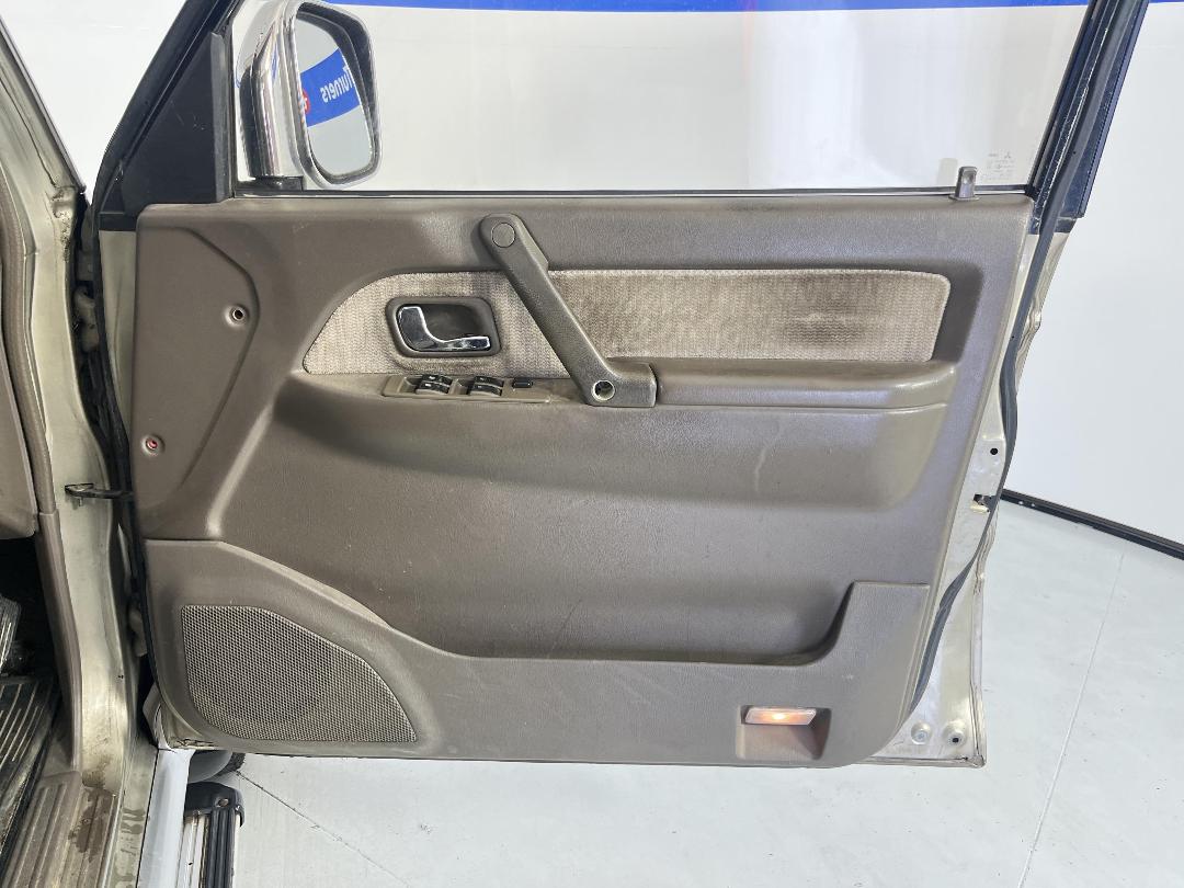 Photo '15' of Mitsubishi Pajero