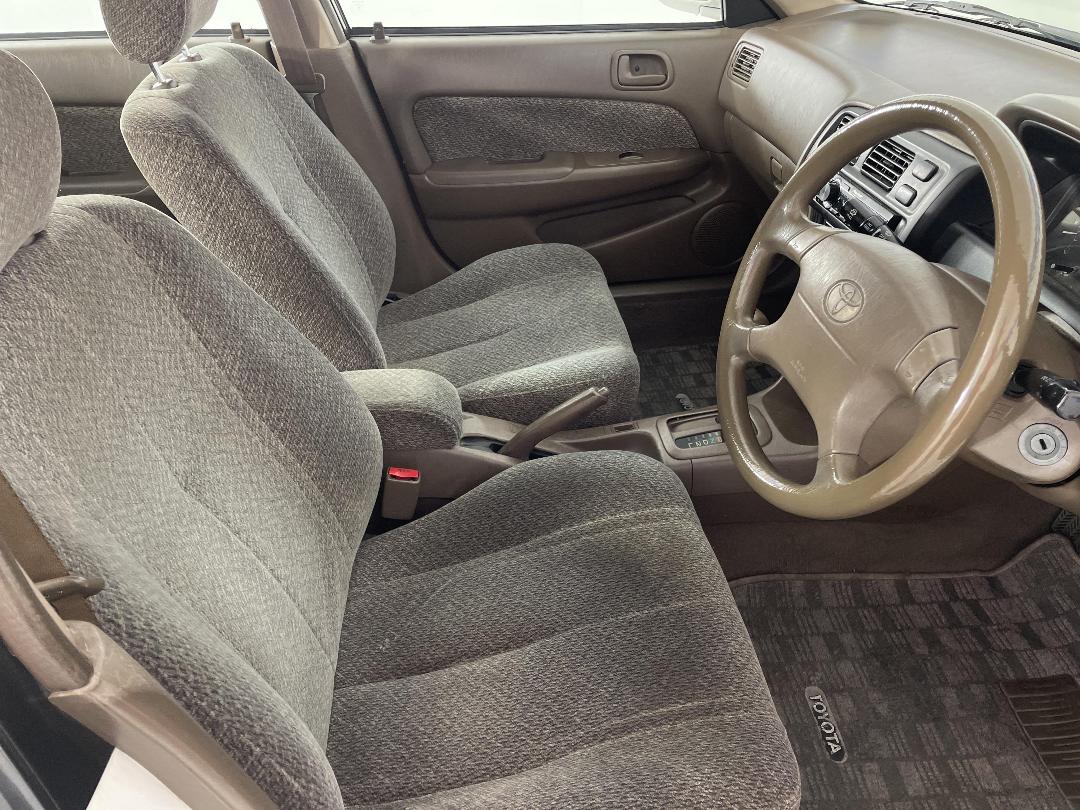 Photo '16' of Toyota Corolla Photo '16' of Toyota Corolla