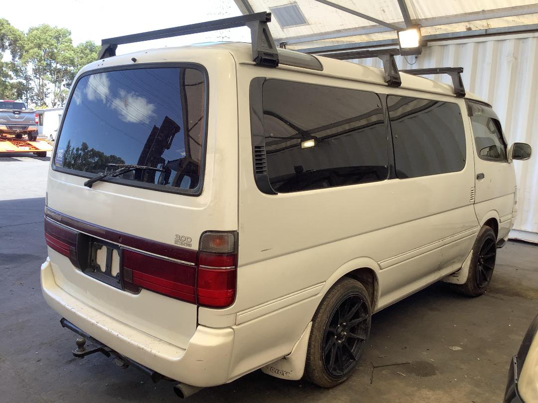 Photo '3' of Toyota Hiace Super Custom Photo '3' of Toyota Hiace Super Custom
