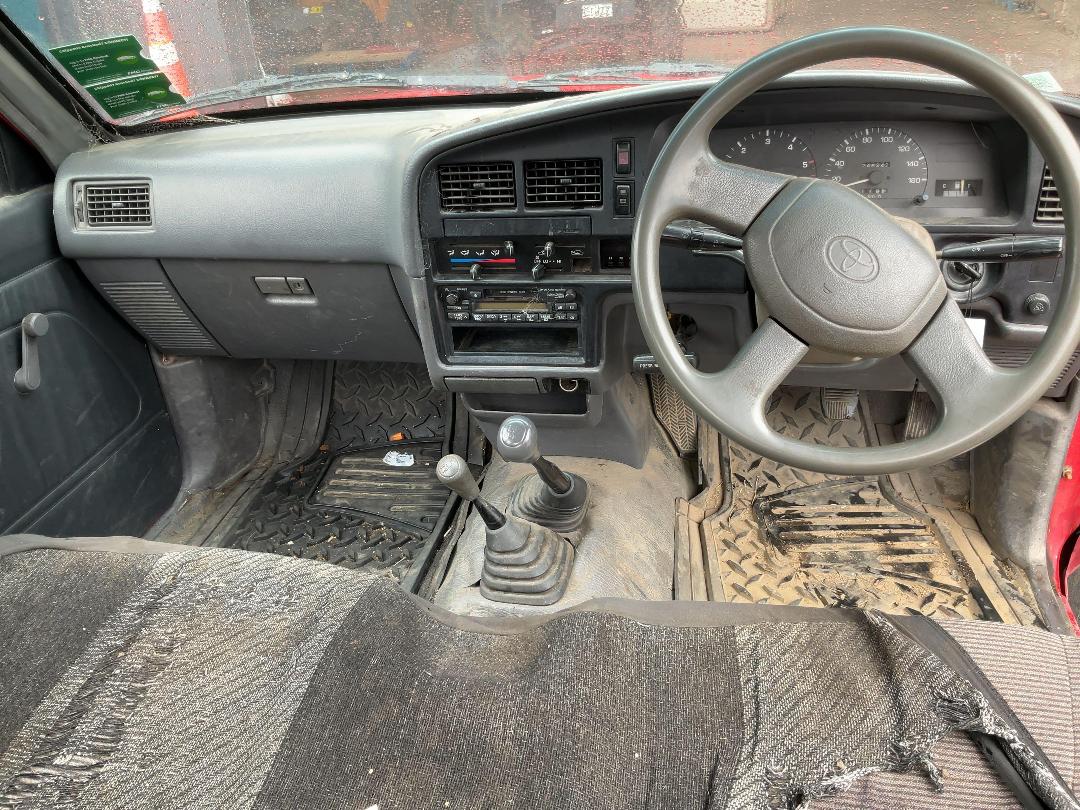 Photo '20' of Toyota Hilux DCB