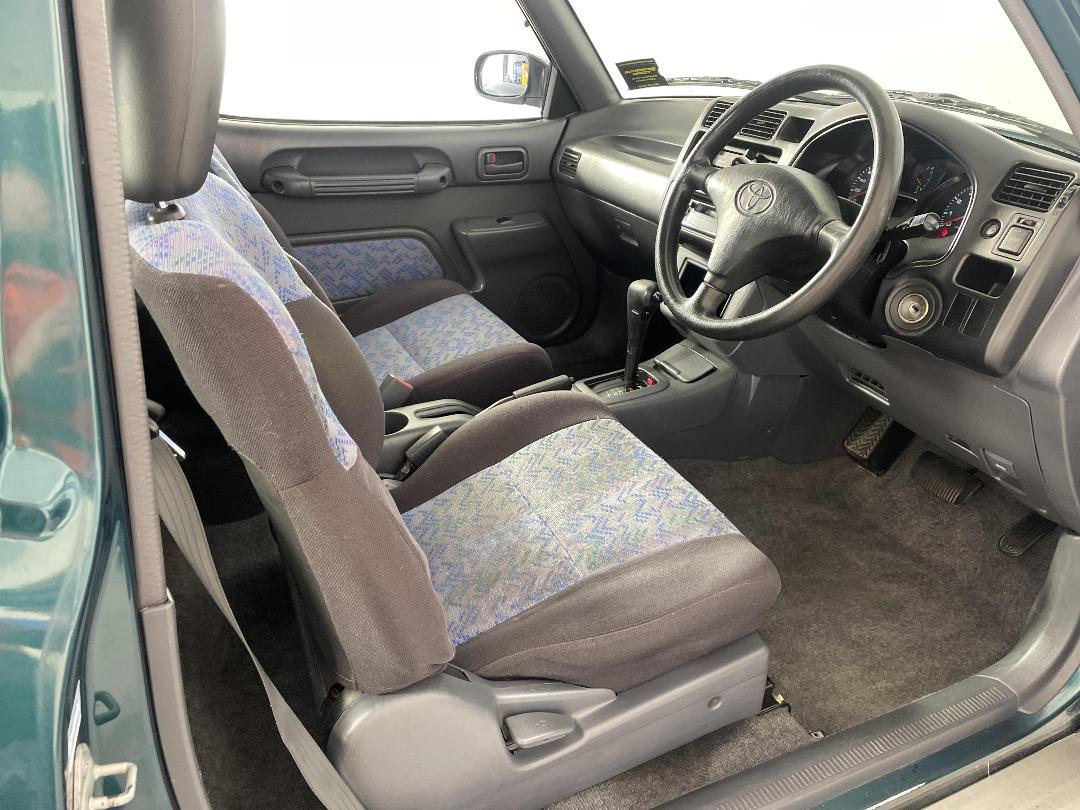 Photo '16' of Toyota Rav4 Photo '16' of Toyota Rav4