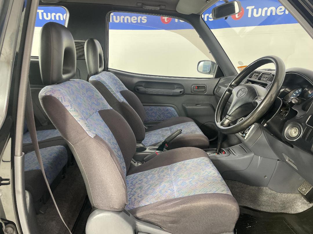 Photo '16' of Toyota Rav4 Photo '16' of Toyota Rav4