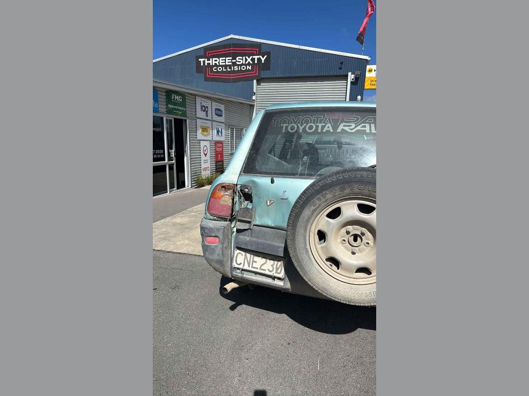 Photo '11' of Toyota Rav4