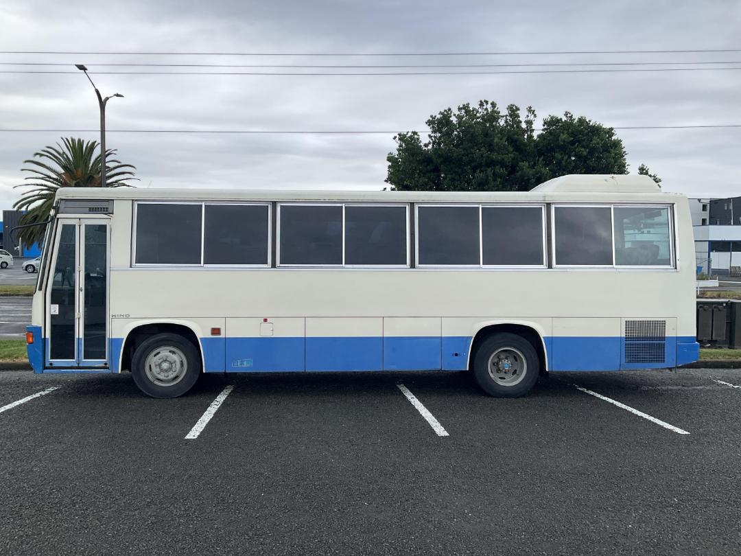 Photo '6' of Hino Rainbow Bus Photo '6' of Hino Rainbow Bus