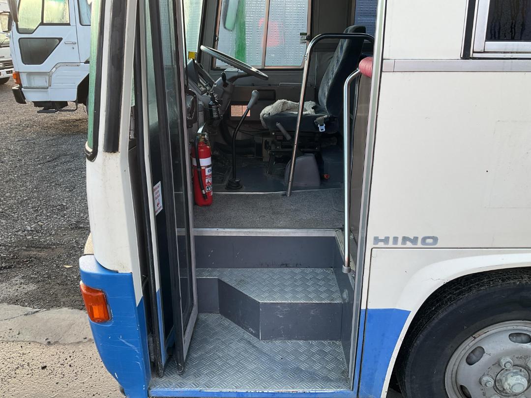 Photo '15' of Hino Rainbow Bus Photo '15' of Hino Rainbow Bus
