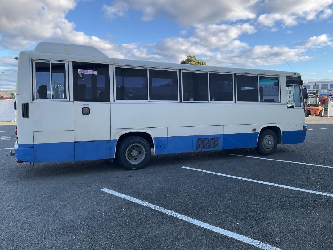 Photo '2' of Hino Rainbow Bus Photo '2' of Hino Rainbow Bus