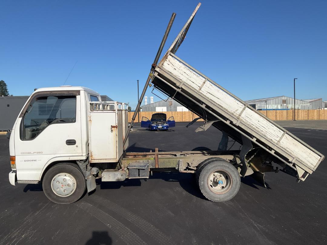 Photo '11' of Isuzu ELF 250 NKR71 TIPPER Tipper