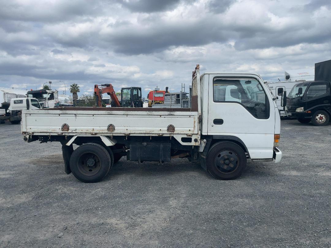 Photo '3' of Isuzu ELF 4x2 Flat Deck