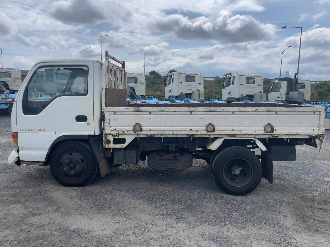 Photo '7' of Isuzu ELF 4x2 Flat Deck