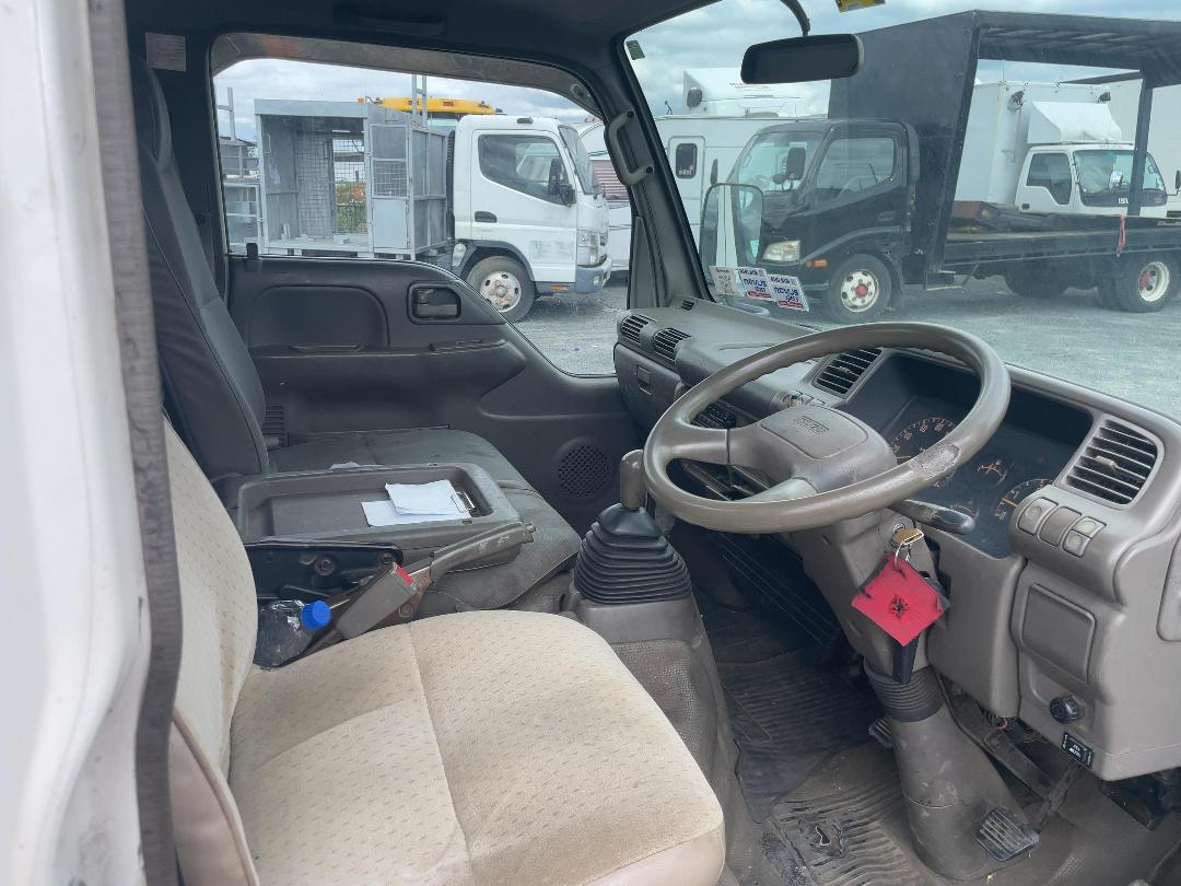 Photo '11' of Isuzu ELF 4x2 Flat Deck