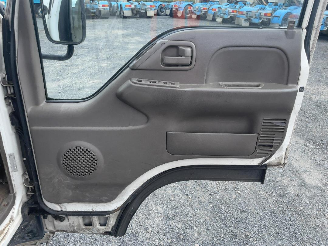 Photo '12' of Isuzu ELF 4x2 Flat Deck