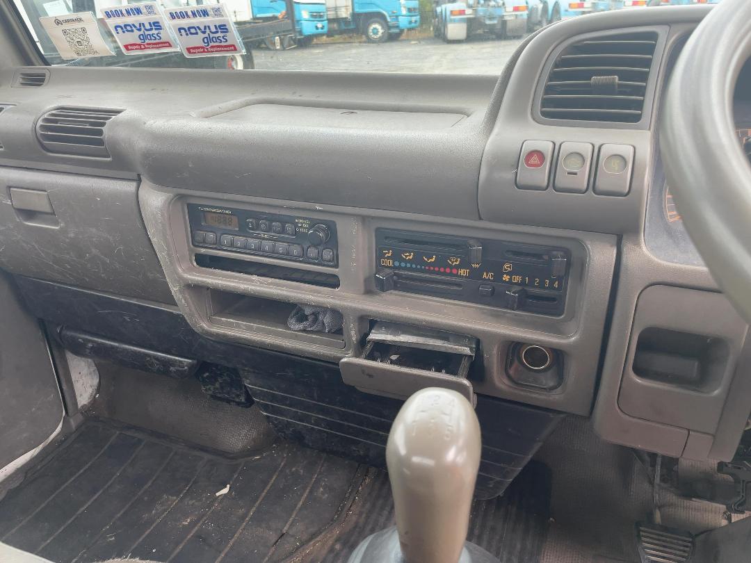 Photo '15' of Isuzu ELF 4x2 Flat Deck