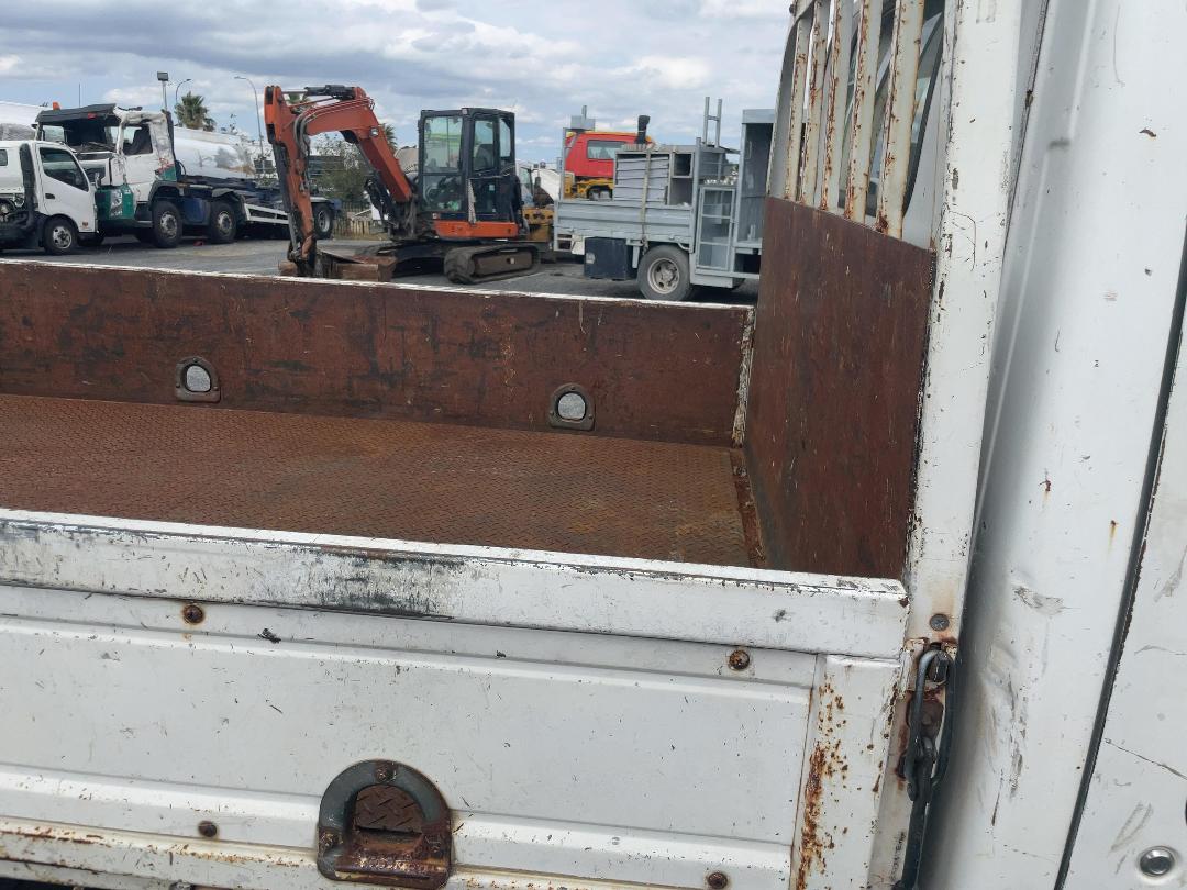 Photo '20' of Isuzu ELF 4x2 Flat Deck