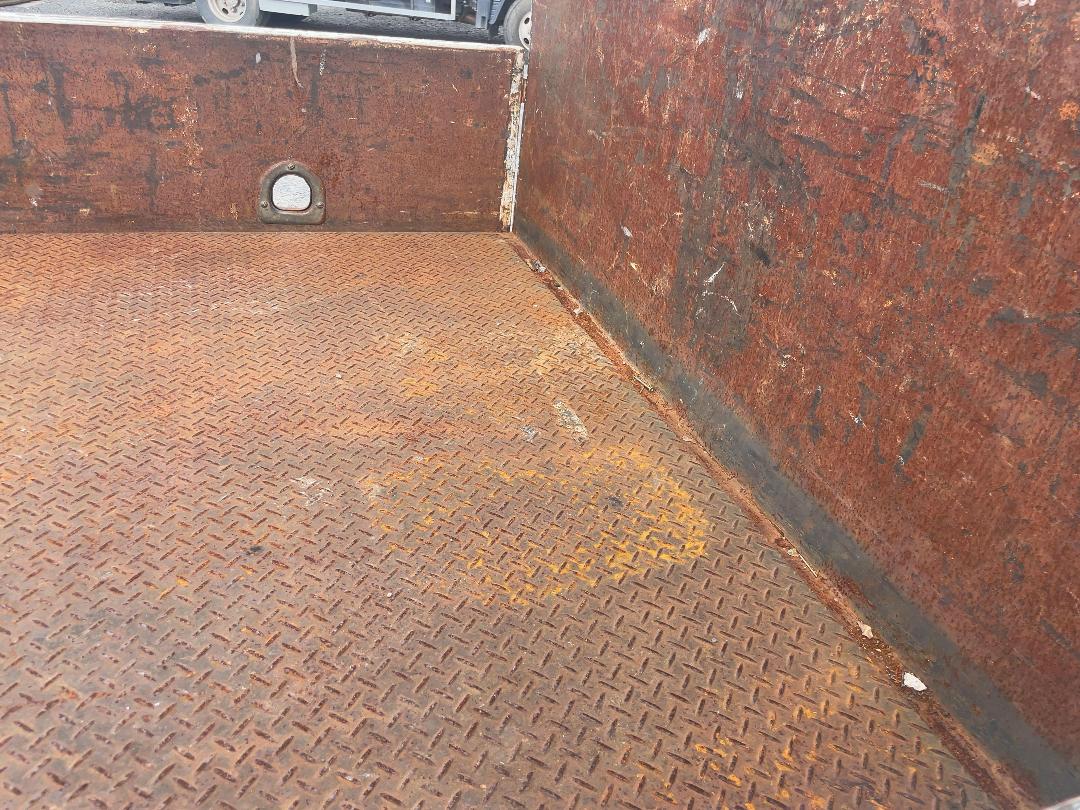 Photo '22' of Isuzu ELF 4x2 Flat Deck