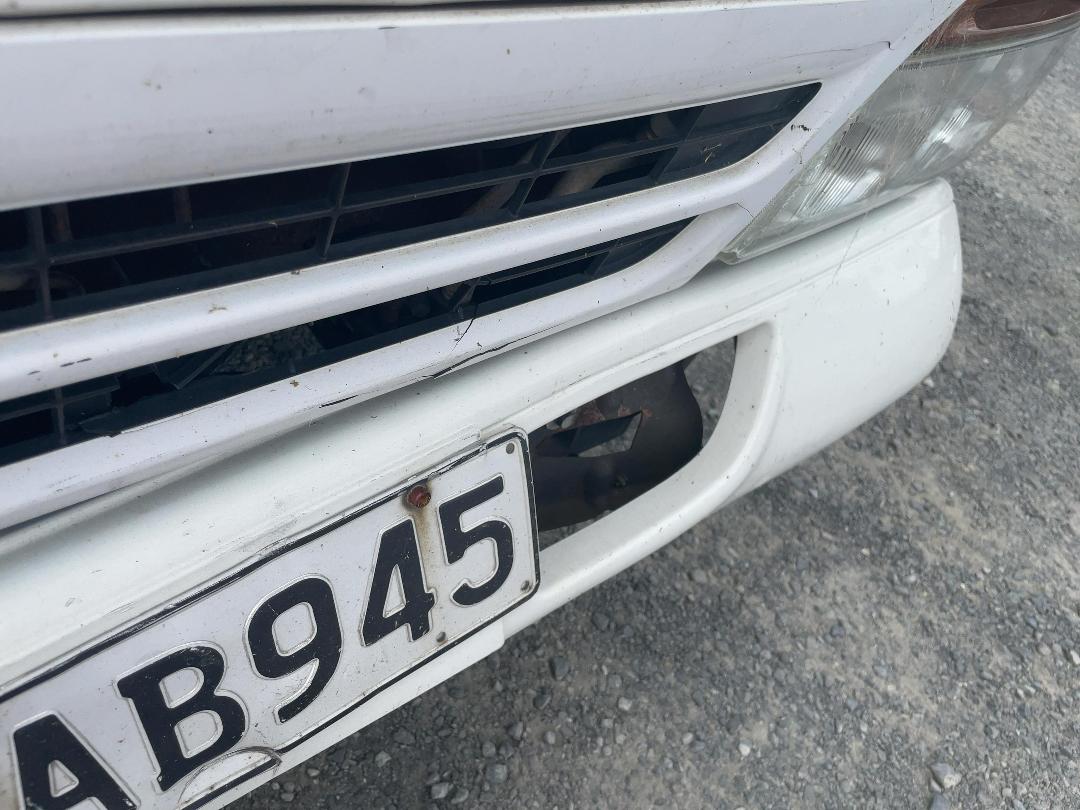 Photo '27' of Isuzu ELF 4x2 Flat Deck