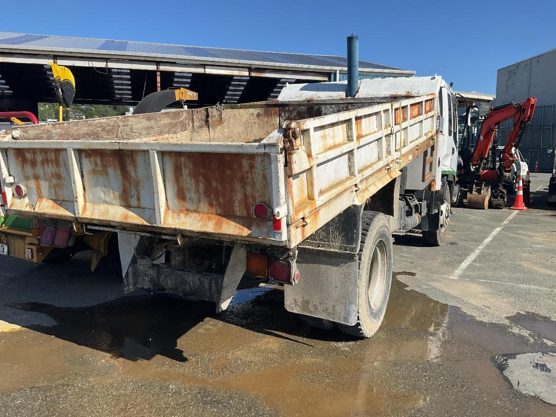 Photo '9' of Isuzu Forward FLAT DECK Flat Deck Photo '9' of Isuzu Forward FLAT DECK Flat Deck