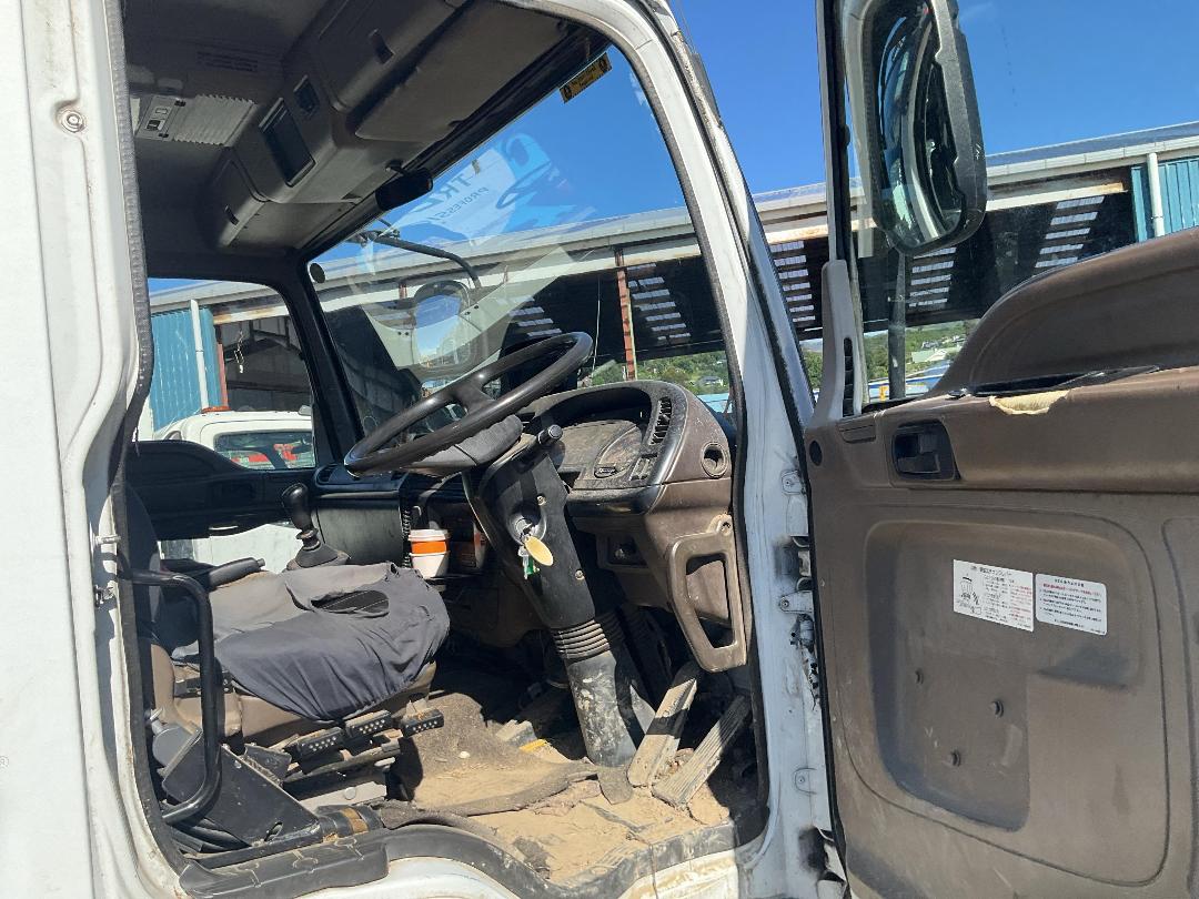 Photo '23' of Isuzu Forward FLAT DECK Flat Deck Photo '23' of Isuzu Forward FLAT DECK Flat Deck