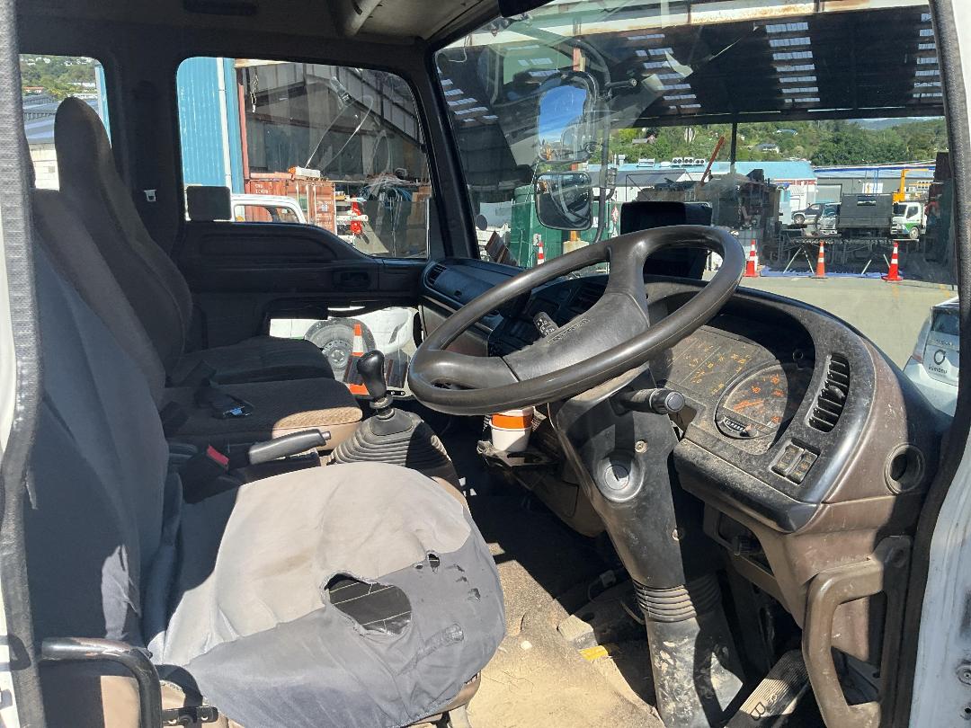 Photo '29' of Isuzu Forward FLAT DECK Flat Deck Photo '29' of Isuzu Forward FLAT DECK Flat Deck